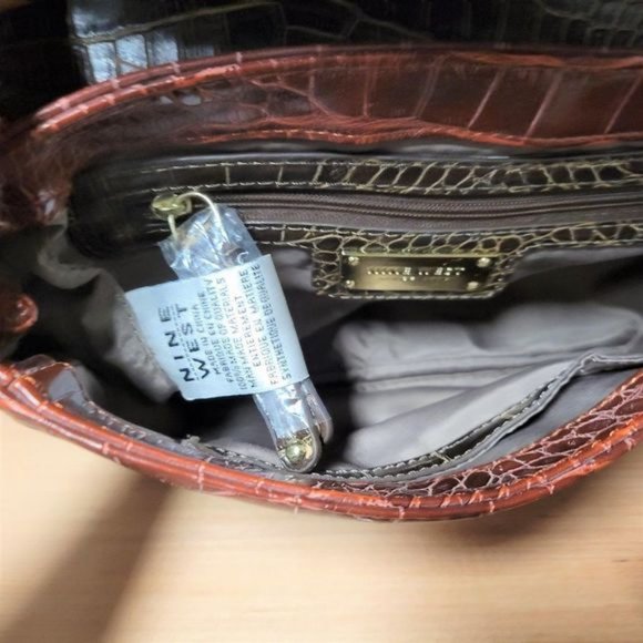 Animal Print Croc Embossed Crossbody Handbag - Picture 3 of 5